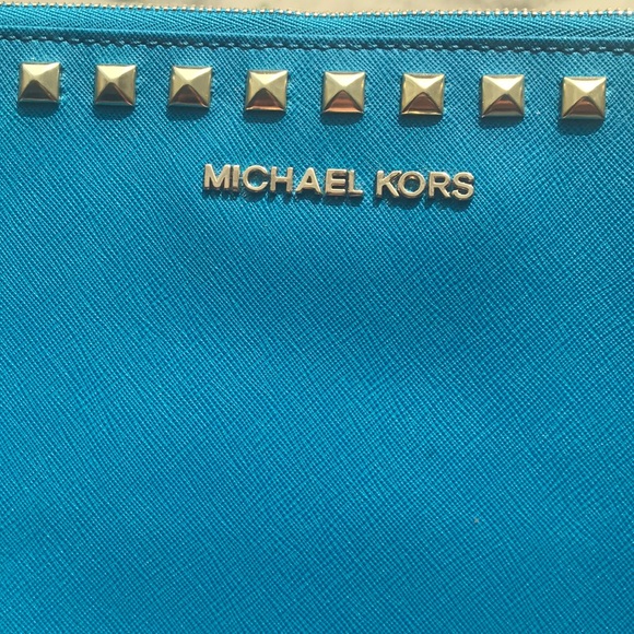 STUDDED MICHAEL KORS CLUTCH - Picture 4 of 5